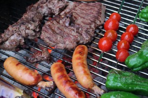 ③肉も野菜もまるごと焼くのが伊豆高原学園スタイル