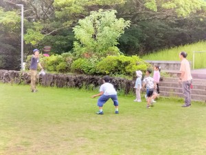 く２３