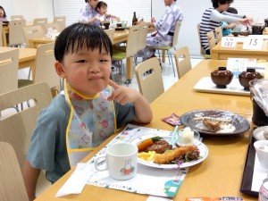 夕食８